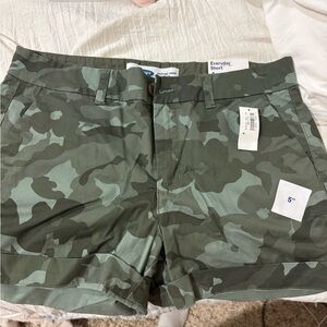 Old Navy Women's Green Camo Cargo Shorts